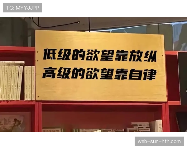 掌敏洁训练完顺手啃个鸡腿，这自律和放纵的切换也太真实了