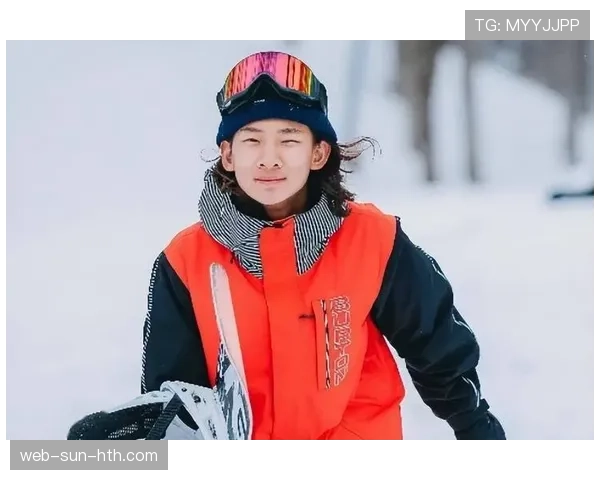 苏翊鸣居然穿球鞋逛街?我还以为滑雪冠军人设能hold住高冷狂拽呢! 苏翊鸣居然穿球鞋逛街?我还以为滑雪冠军人设能hold住高冷狂拽呢!